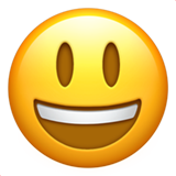 Visage souriant avec de grands yeux