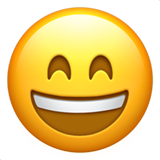 Visage très souriant aux yeux rieurs